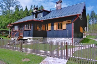 Chalupa u lesa - Lipenské jezero - Vltava - Šumava