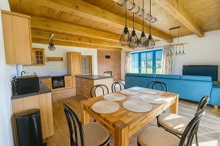 Chalupa s jezírkem - Novohradské hory - Dobrá Voda