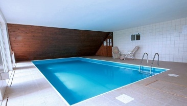 Chalupa s vnitřním bazénem - Toulovcovy Maštale