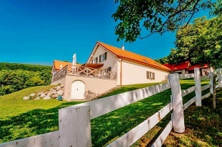 Chalupa na samotě - koupací sud - Štiavnické vrchy