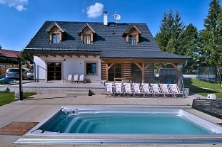 Chalupa s bazénem a kachlovými kamny - Český ráj