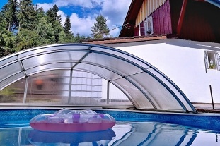 Roubenka s bazénem - říčka Bělá - Orlické hory