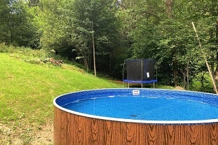 Valašská roubenka s bazénem - jezero Jezerné