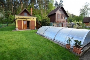 Chata s bazénem - zámek Hrubá Skála - Český ráj