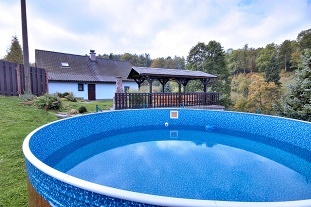 Chalupa s bazénem - zámek Kolštejn - Šerák