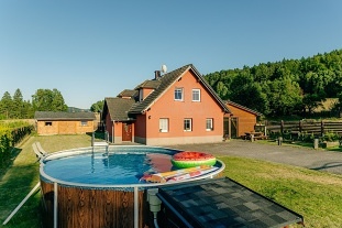 Chalupa s bazénem - hrad Tolštejn - Lužické hory