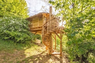 Glamping Treehouse a sauna - výhled na Ještěd