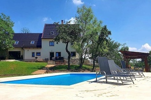 Chalupa s bazénem a wellness - České středohoří