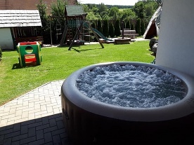 Rodinné chaty u Sázavy - sauna a koupací sud