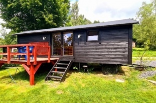 Glamping u koupaliště - maringotka Jizerské hory