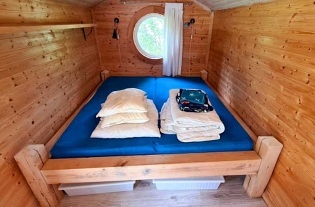 Glamping u koupaliště - maringotka Jizerské hory