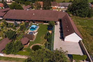 Chalupa s bazénem - apartmány Třeboňsko - Hamr