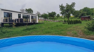 Tiny House Black Swallow - glamping Hostkovice