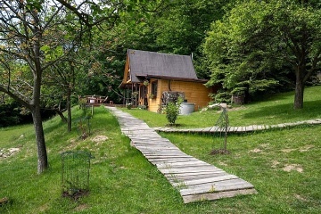 Samota Pod trnk - glamping chata Vlkov