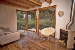 Glamping Český ráj - chata na rybníčku - hrad Pecka