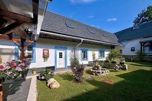 Chalupa wellness a koupací jezírko - hrad Choustník