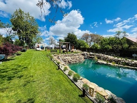 Chalupa wellness a koupací jezírko - hrad Choustník