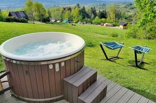 Chata a koupací sud na úpatí Lysé hory - Beskydy