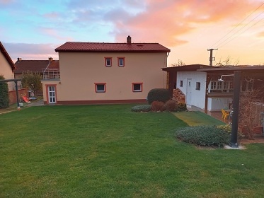 Apartmn s vivkou na zahrad - Dobev - Psek