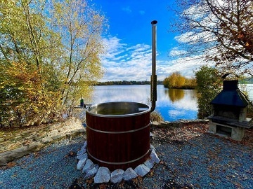 Glamping s wellness - pozemek na rybaen - Sandberk