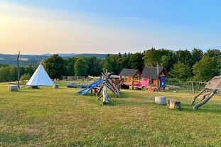 Glamping s mini ZOO - zámek Sychrov - Frýdštejn