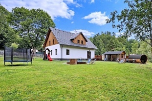 Wellness chalupa s bazénem a kachlovými kamny