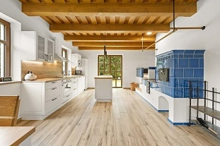 Wellness chalupa s bazénem a kachlovými kamny