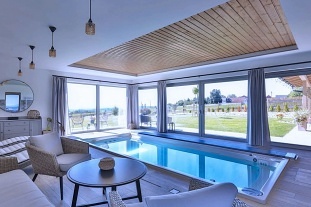 Luxusní chata - vnitřní bazén - Babiččino údolí