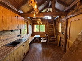 Glamping s wellness a bazénem - hrad Helfštýn