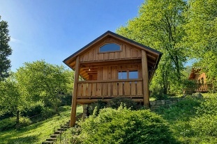 Glamping s wellness a bazénem - hrad Helfštýn