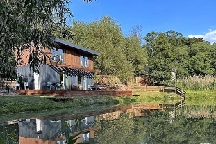Nový objekt: Glamping chata - samota a rybolov - Zámek Loučeň