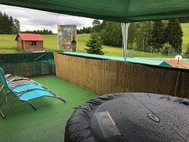 Penzion s venkovním bazénem - Krušné hory