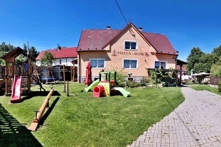 Rodinný penzion s bazénem - Toulava - Podblanicko